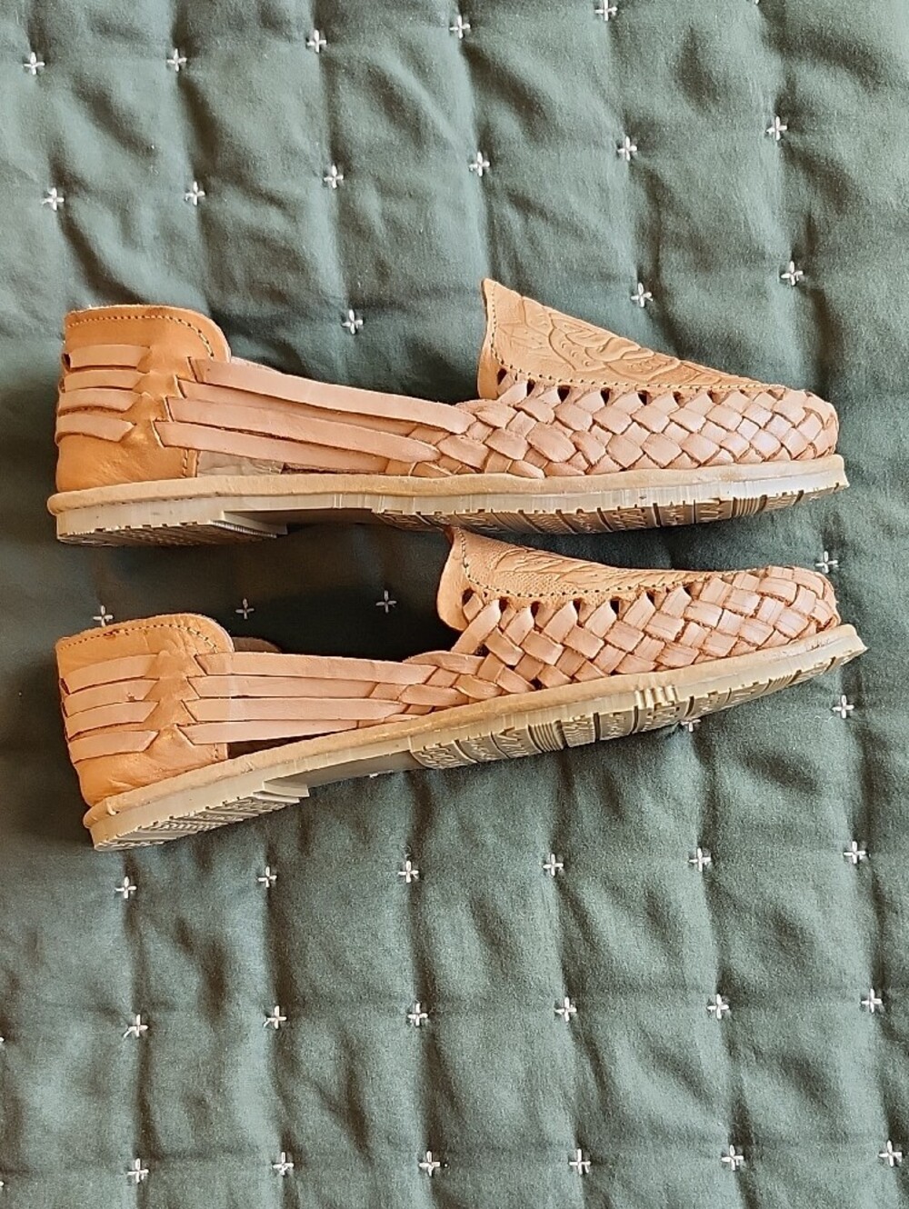 Mi Beige Leather Floral-Tooled Moccasin Loafers